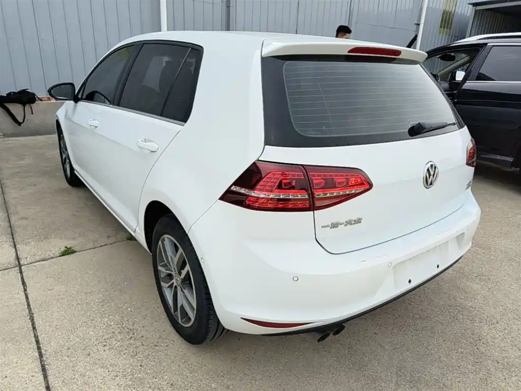 Volkswagen Golf 2017 230TSI Auto Luxury Millionth Anniversary Edition фото 4