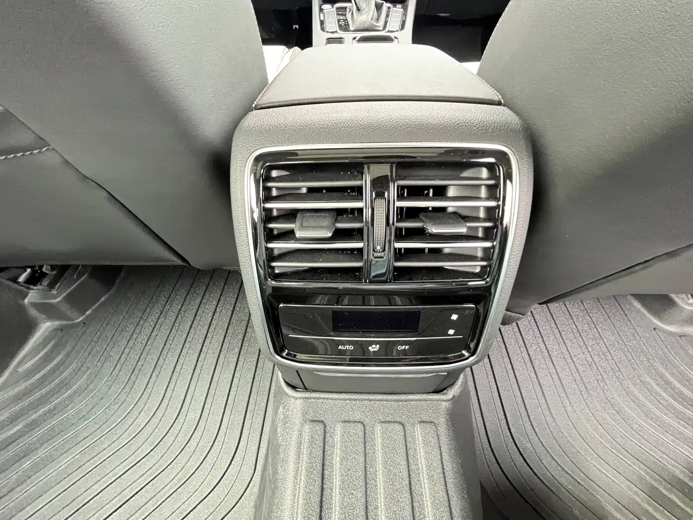 Volkswagen Magotan 2023 Model 2 Million Commemorative Edition 330TSI DSG Luxury фото 16