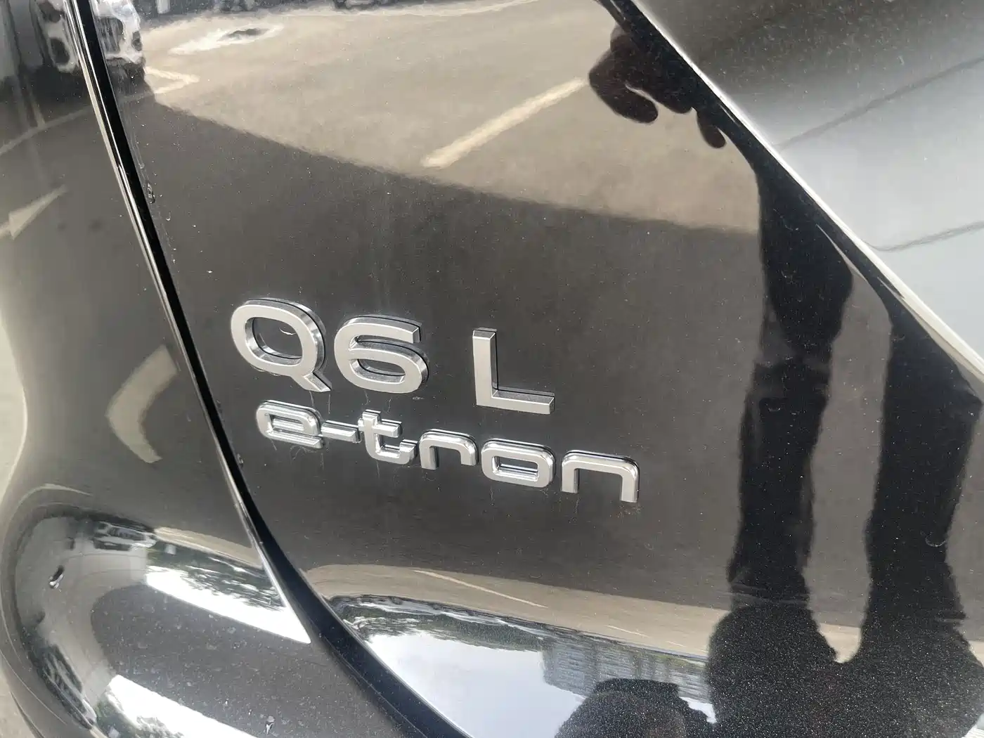 AUDI Q6L E TRON