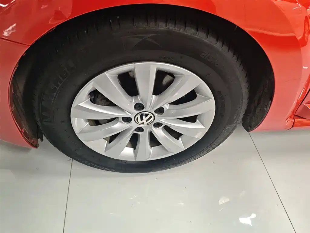 Volkswagen Beetle 2017 180TSI Enjoy фото 23