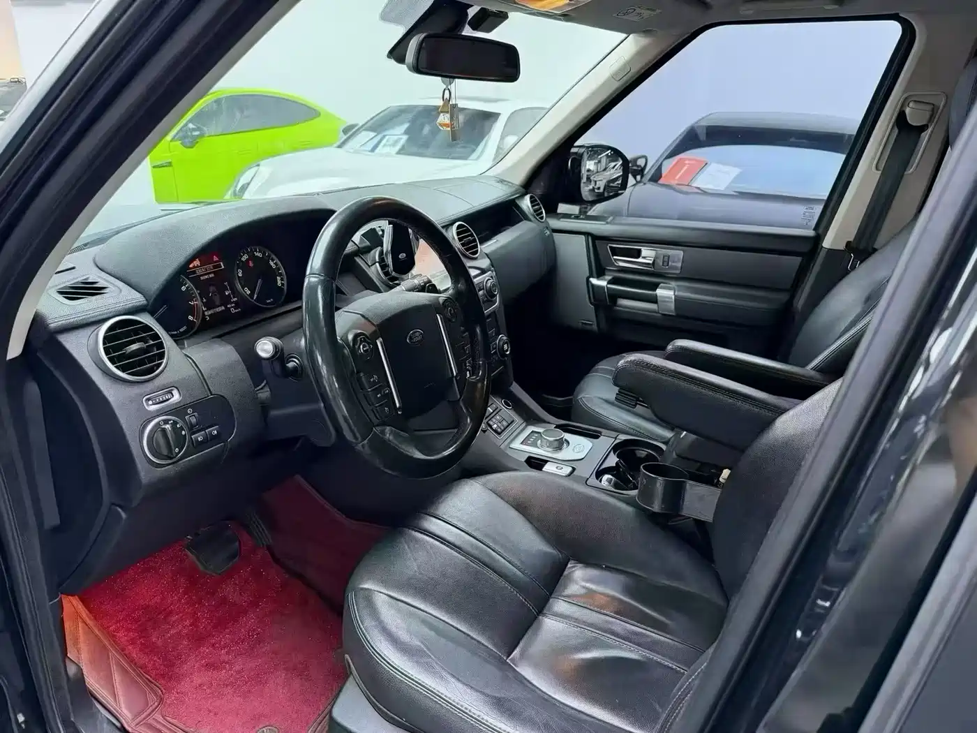 Land Rover Discovery 2015 3.0 SC V6 SE фото 4