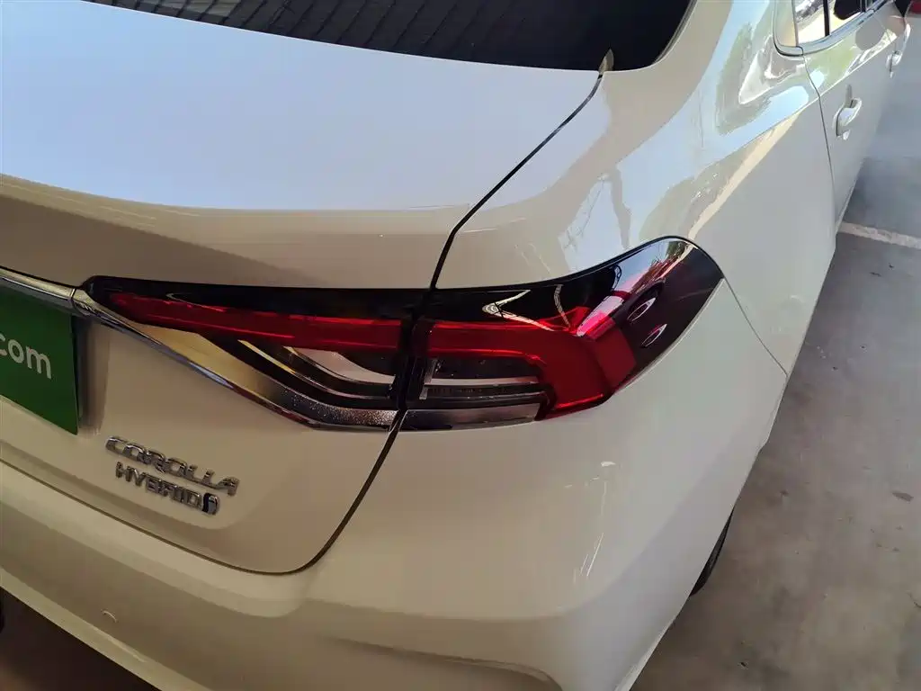 Toyota Corolla 2021 Hybrid 1.8L E-CVT Pioneer Edition фото 21