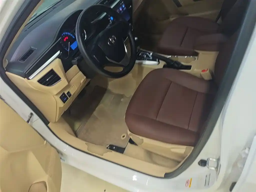 Toyota Corolla 2014 1.6L CVT GL фото 15