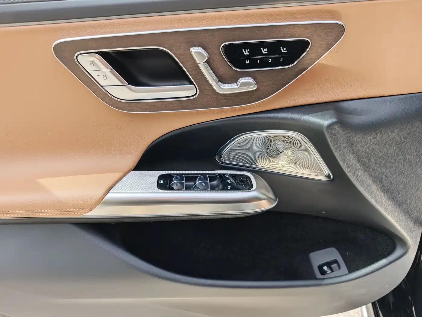 Mercedes-Benz E-Class фото 7