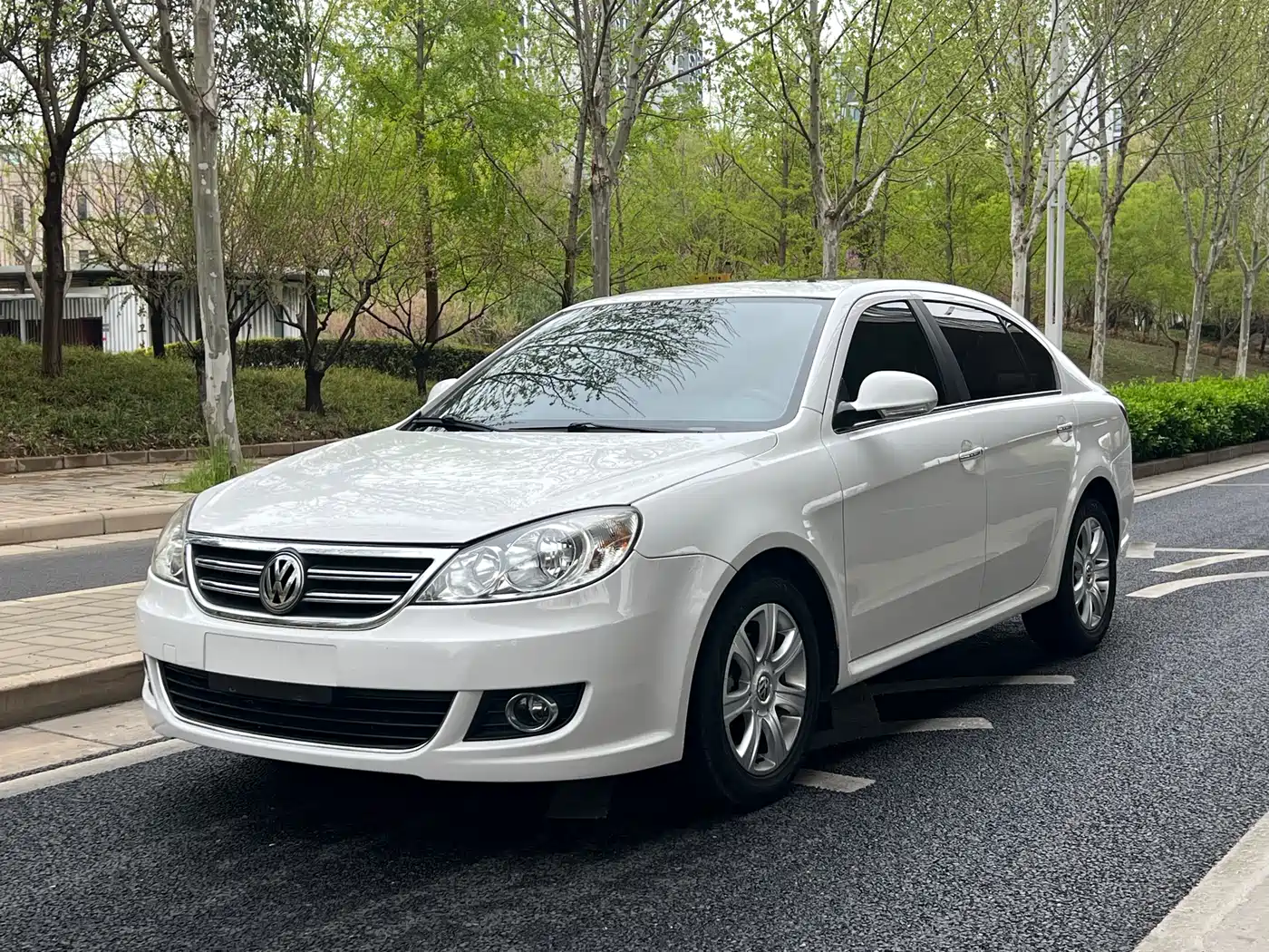 Volkswagen Lavida 2011 1.6L Automatic Pinya Edition фото 3