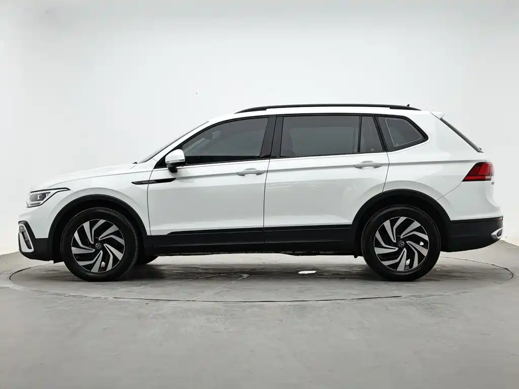 صورة 6 - Volkswagen Tiguan L