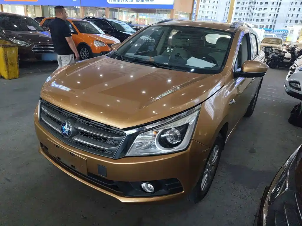 Venucia T70 2015 2015 2.0L CVT RuiQu Edition