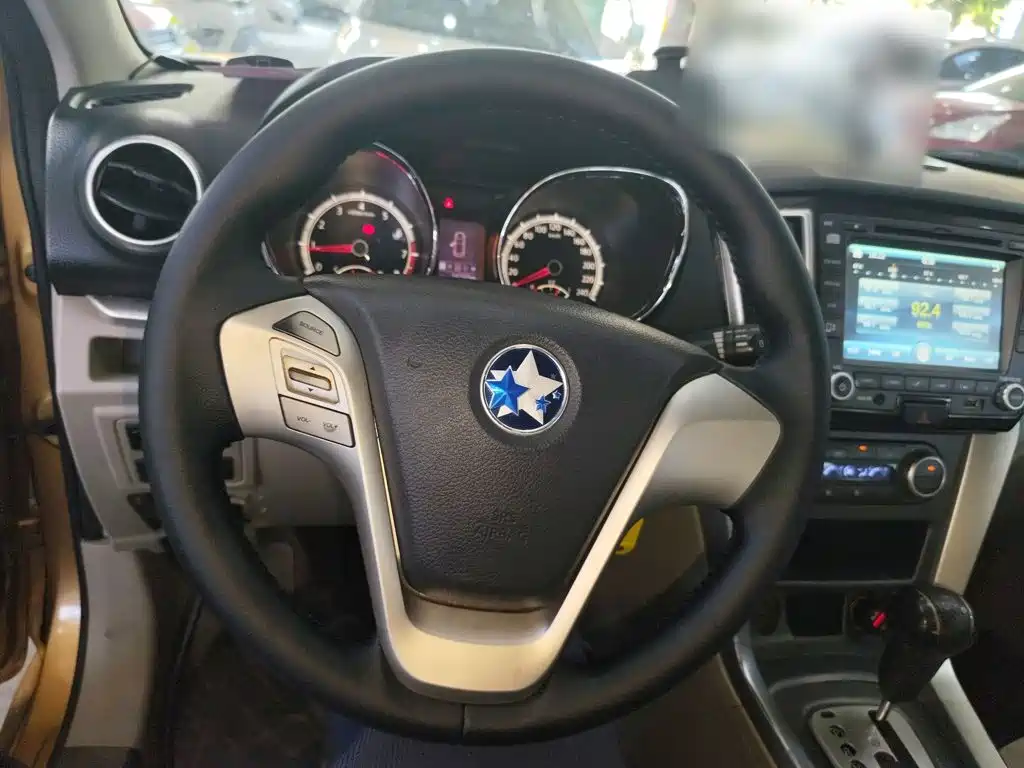 Venucia T70 2015 2015 2.0L CVT RuiQu Edition