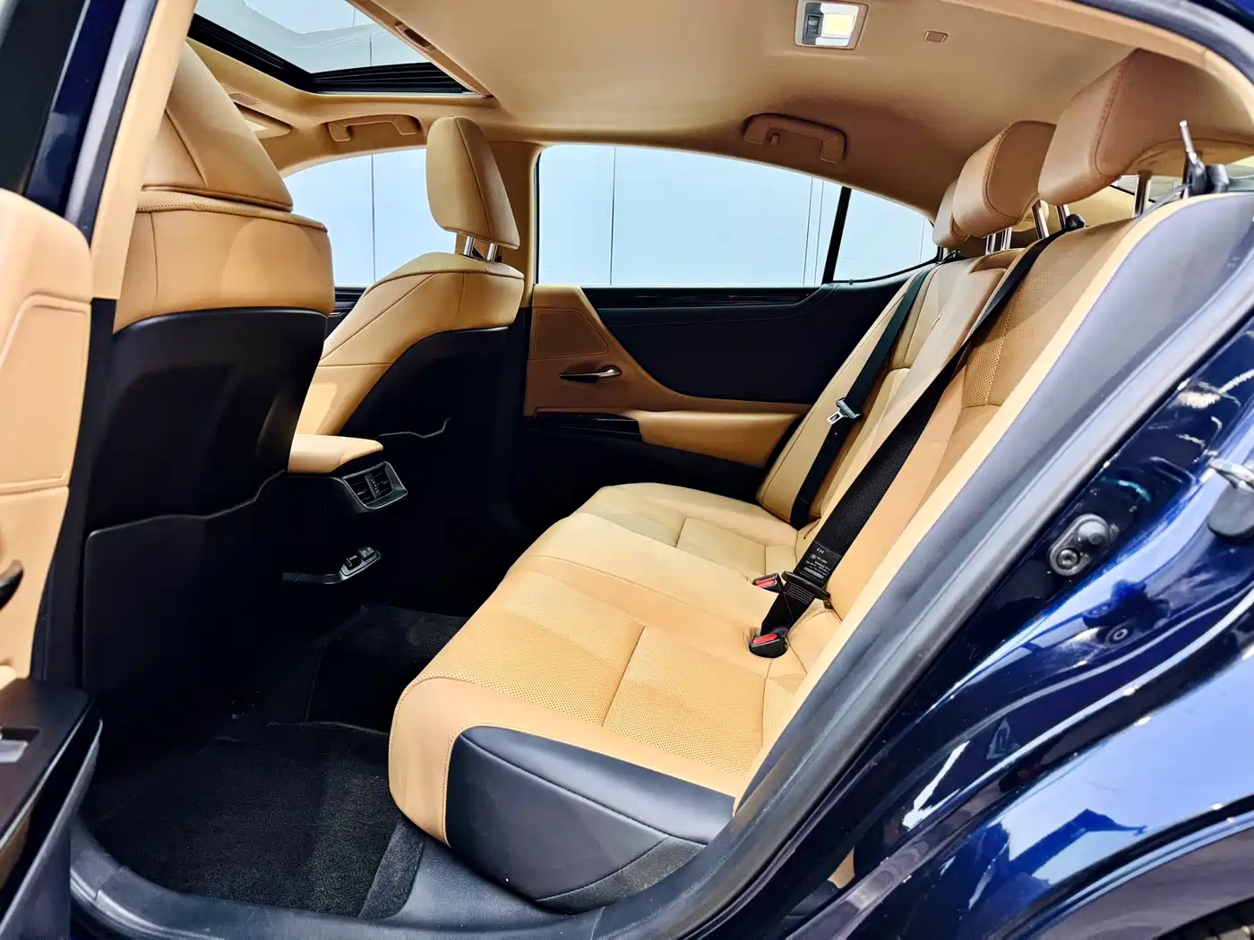 Lexus ES 2021 260 Excellence Edition фото 10