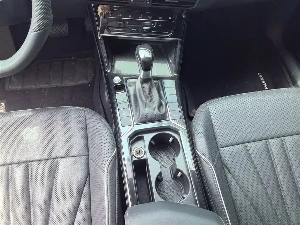 Volkswagen Passat 2024 380TSI Starlight Dragon Soaring Edition фото 10