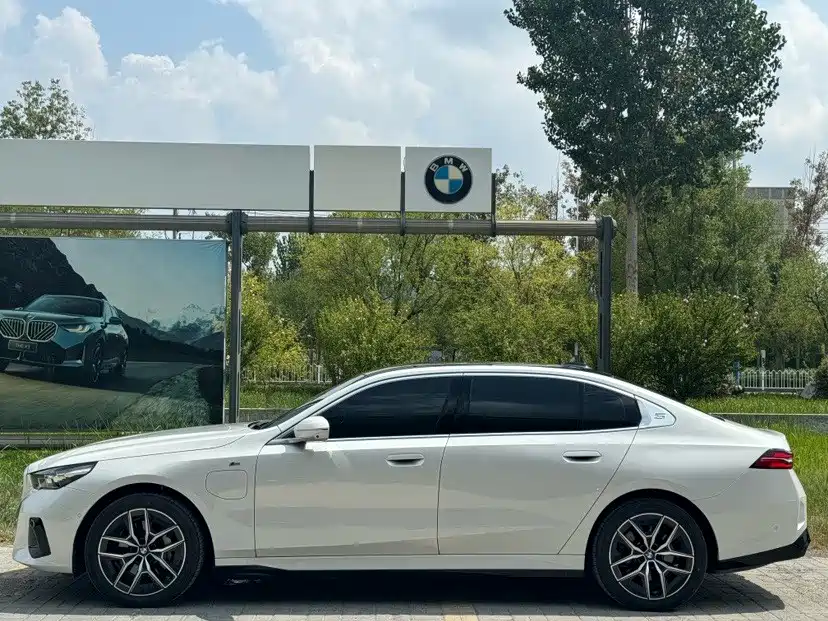 2026 BMW i5