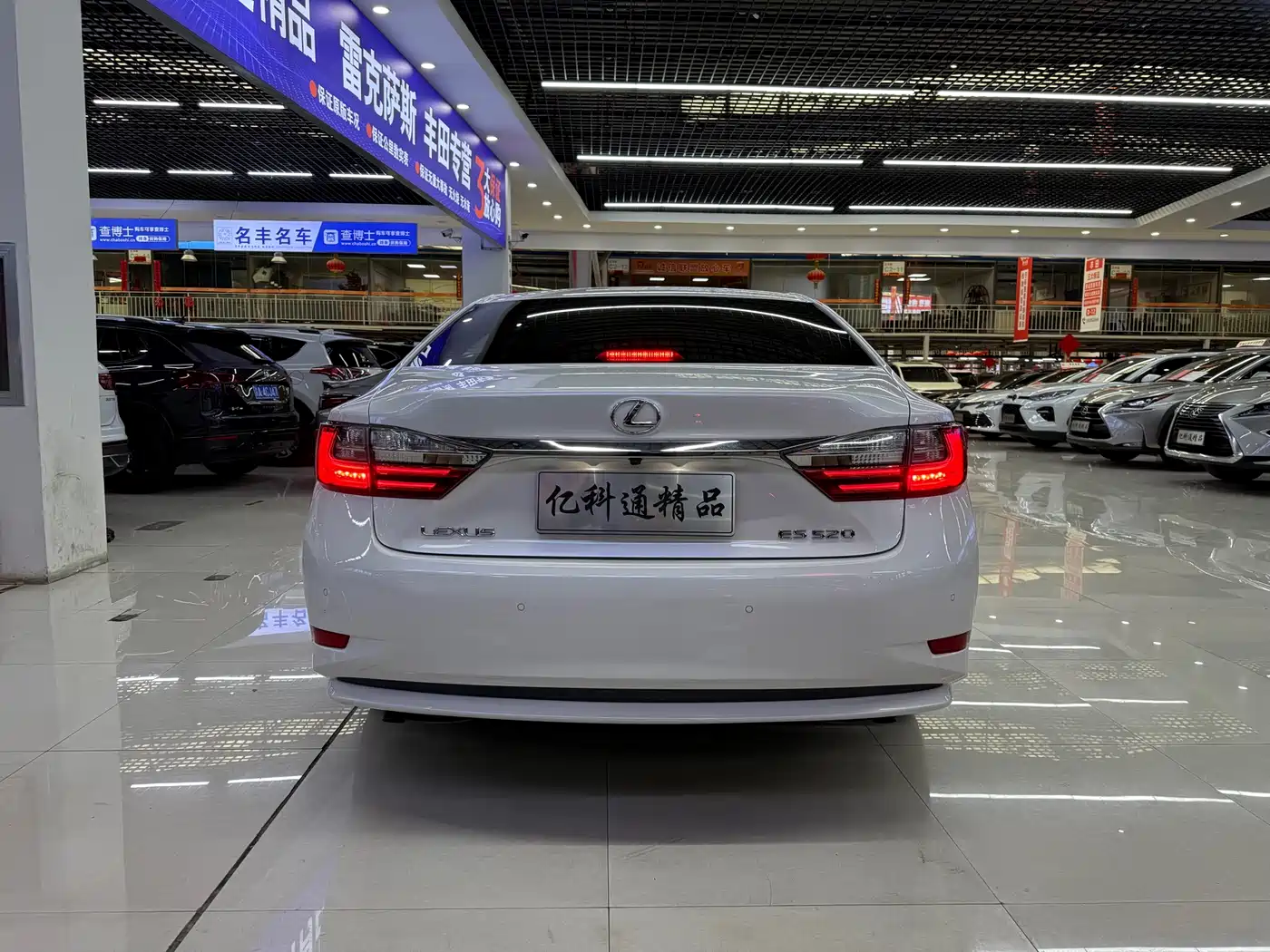 Lexus ES 2015 250 Elegance Edition фото 4