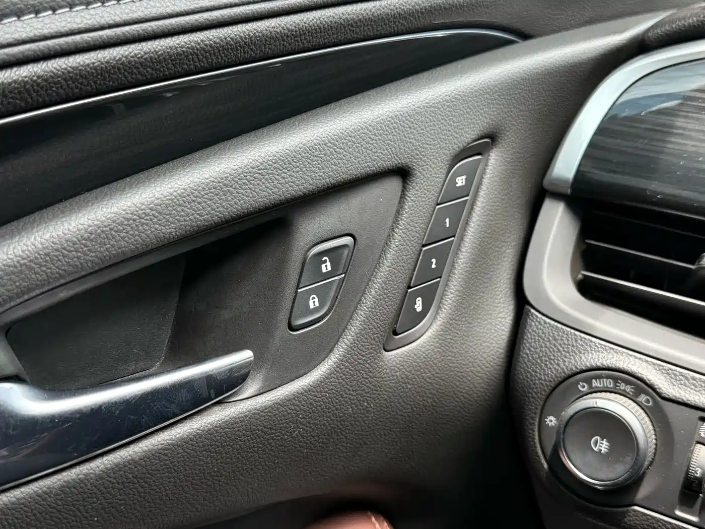 Photo 20 - Buick Envision Plus