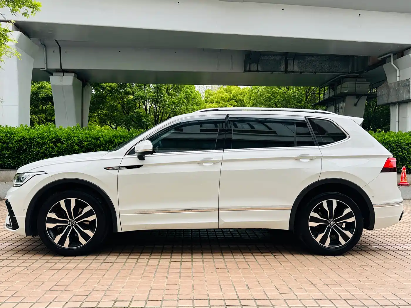 Volkswagen Tiguan L 2024 330TSI Automatic 2WD R-Line Premium Enjoyment Edition фото 21