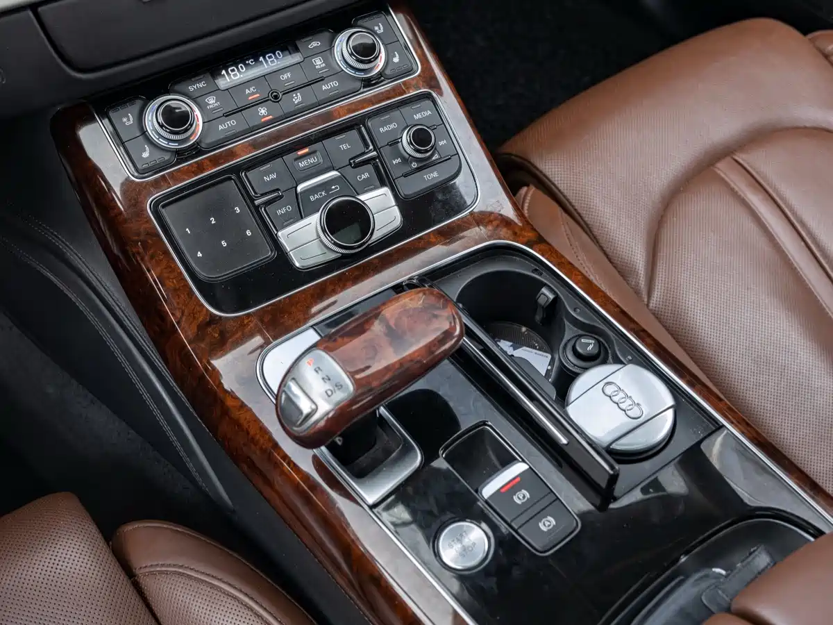 Фото 15 - Audi A8