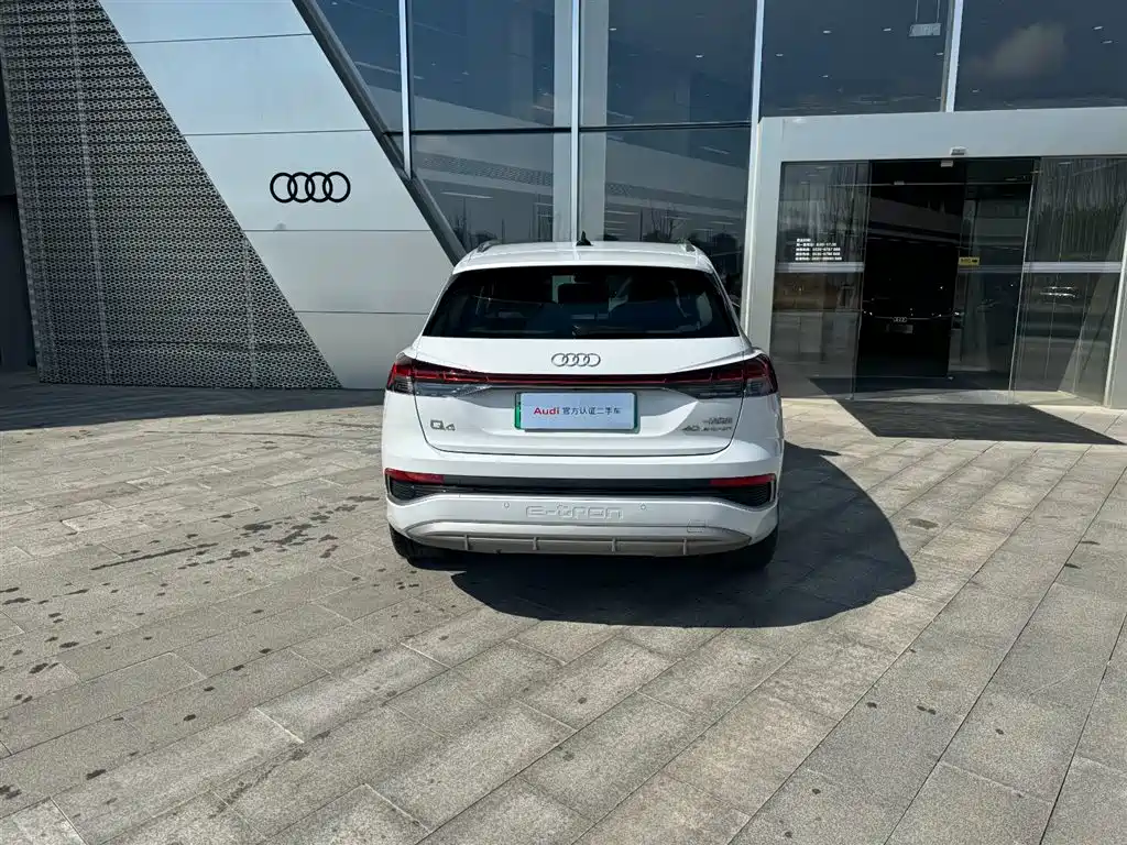 AUDI Q4 E TRON