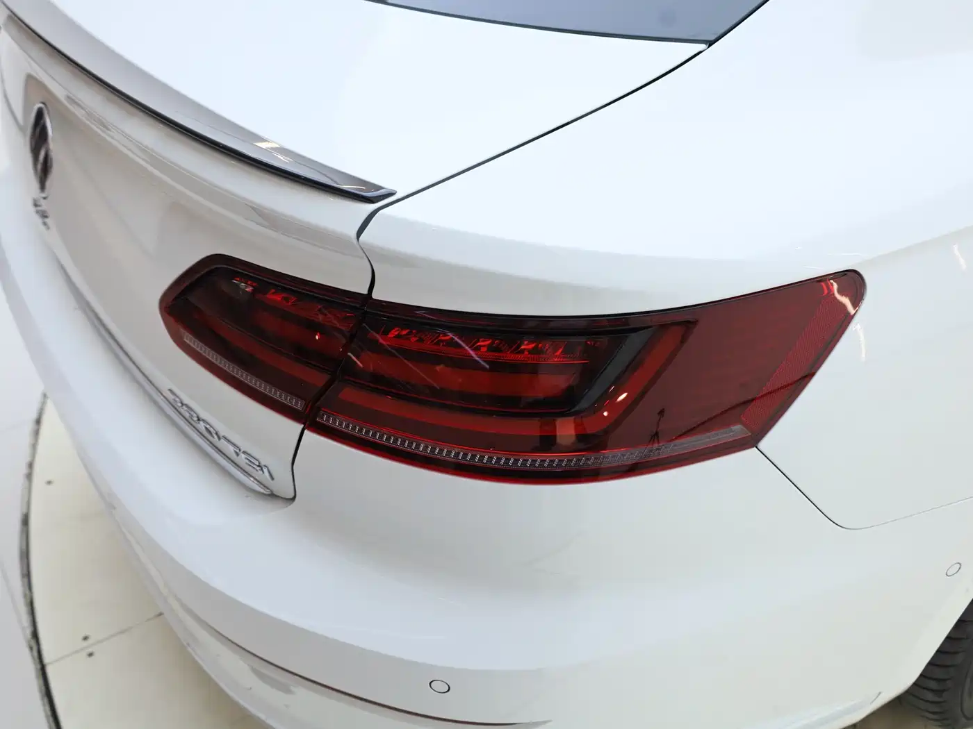 Volkswagen FAW-Volkswagen CC 2023 380TSI Eye-catching Edition фото 13
