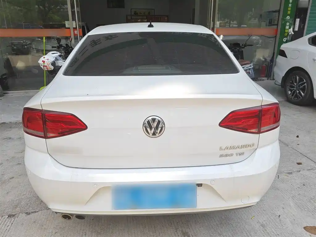 Volkswagen Lamando 2015 230TSI DSG Style фото 6