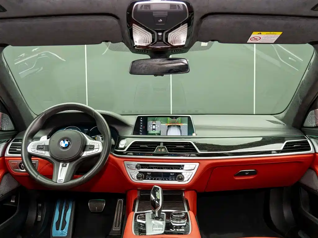 BMW 7 Series 2018 M760Li xDrive фото 15