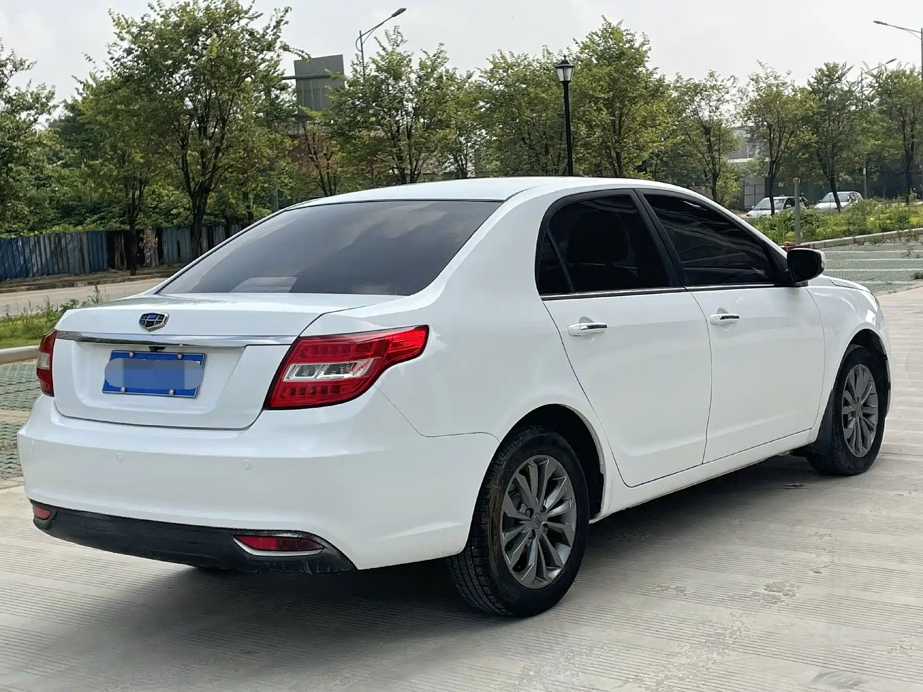 Фото 4 - Geely Vision