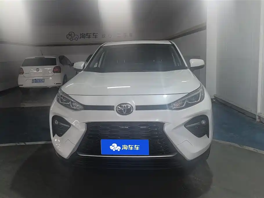 Toyota Wildlander 2020 2.0L CVT AWD Premium Edition фото 2