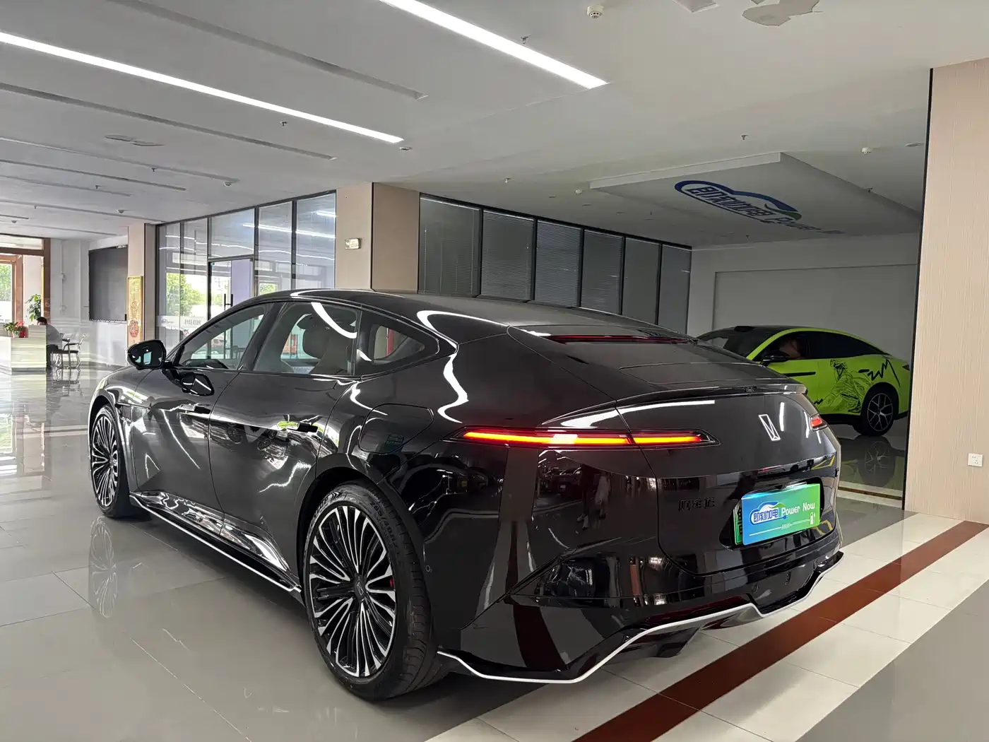 Avatr 12 2025 Facelift Ultra EV AWD фото 7