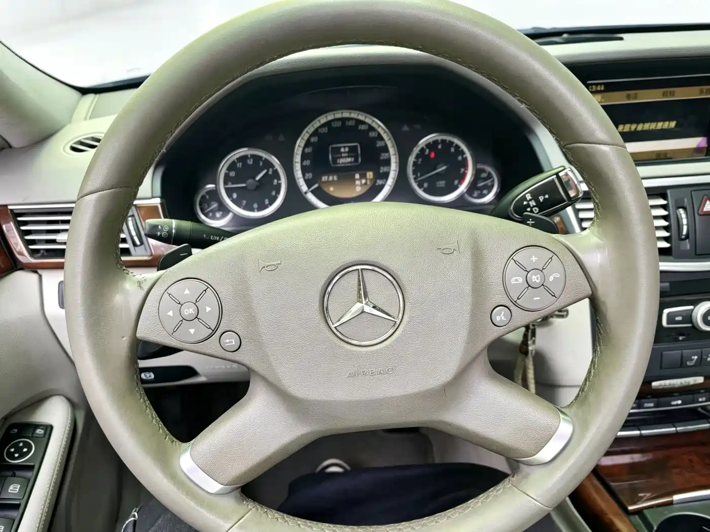 Mercedes-Benz E-Class 2012 E 200 L CGI Elegance фото 14