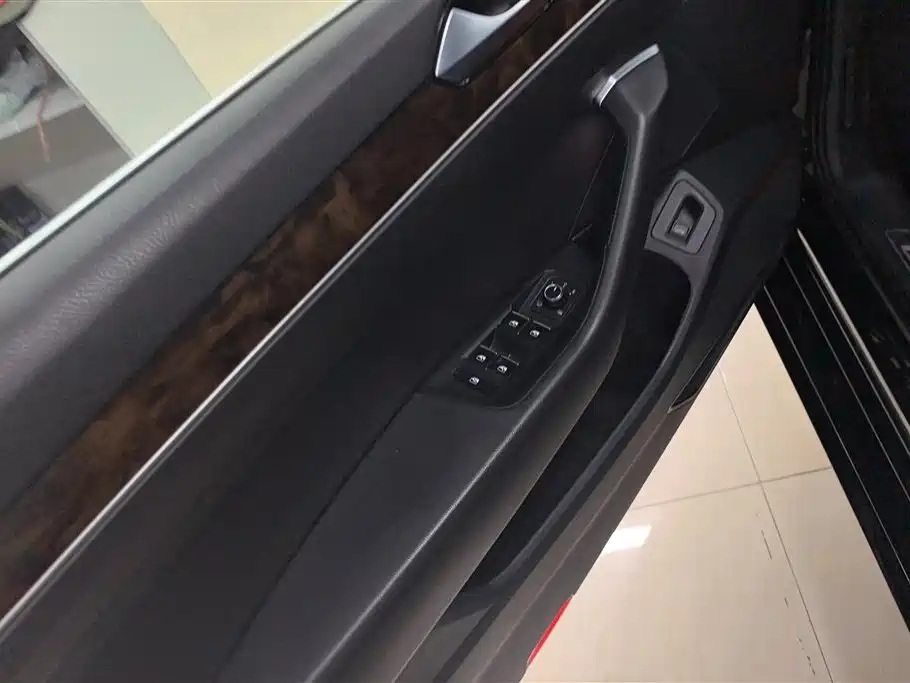 Volkswagen Magotan 2017 330TSI DSG Luxury фото 7