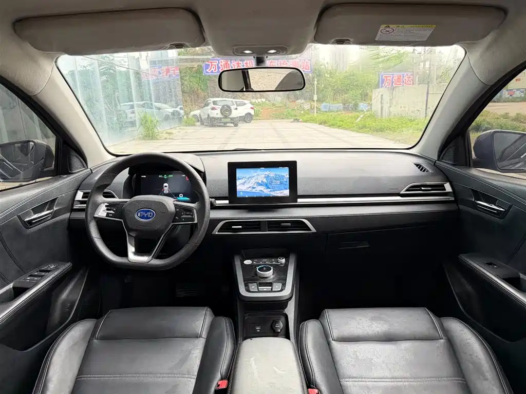 BYD E2