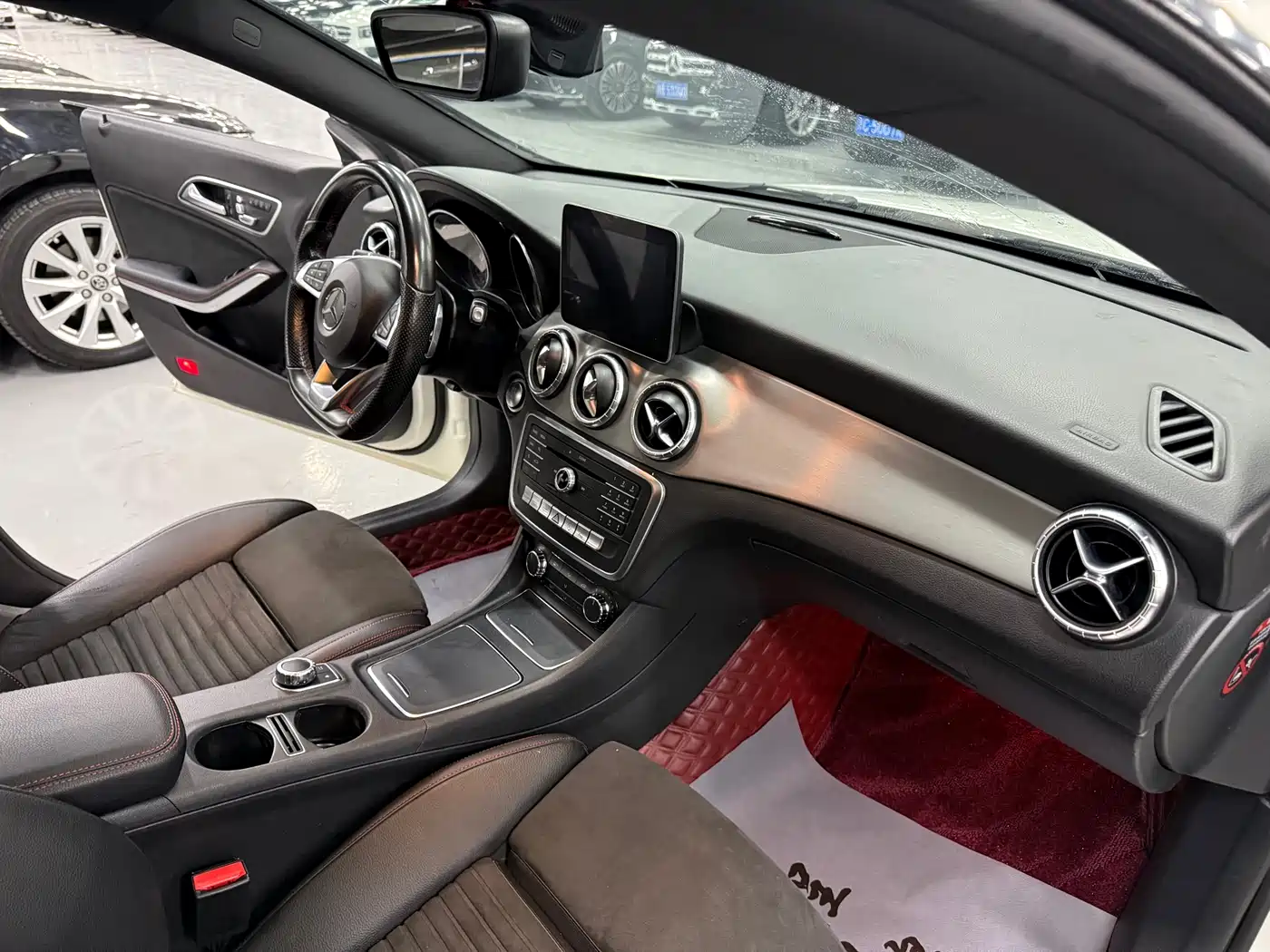 Mercedes-Benz CLA (Import) 2017 CLA 220 4MATIC фото 13