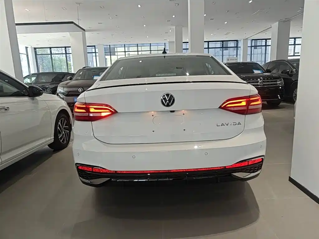 Volkswagen Lavida 2024 Model 300TSI DSG Starlight Leading Edition фото 6