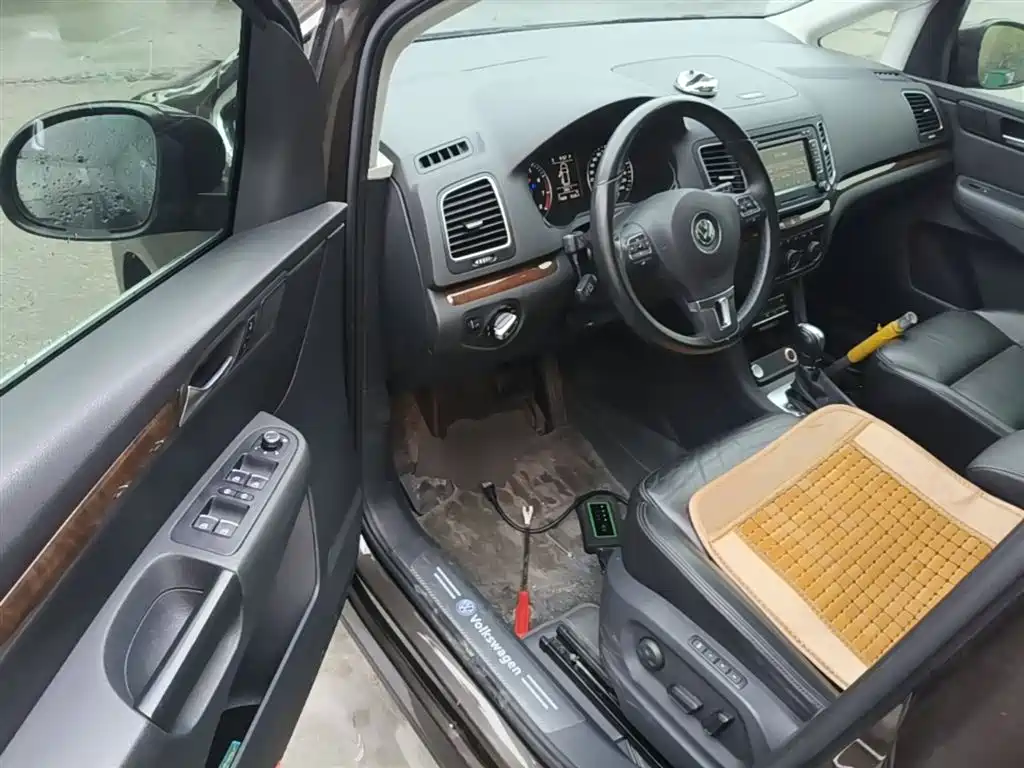 Volkswagen Sharan 2014 2.0TSI Luxury фото 16