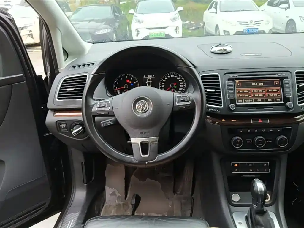 Volkswagen Sharan 2014 2.0TSI Luxury фото 11