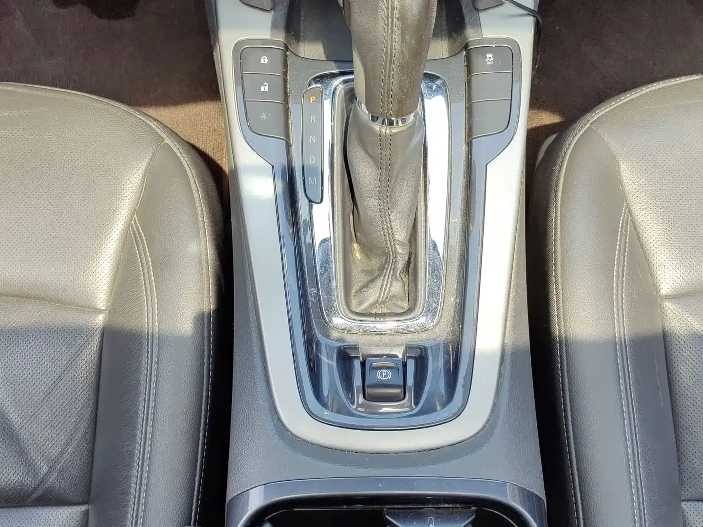 Chevrolet Malibu 2016 2.0L Automatic Luxury фото 18