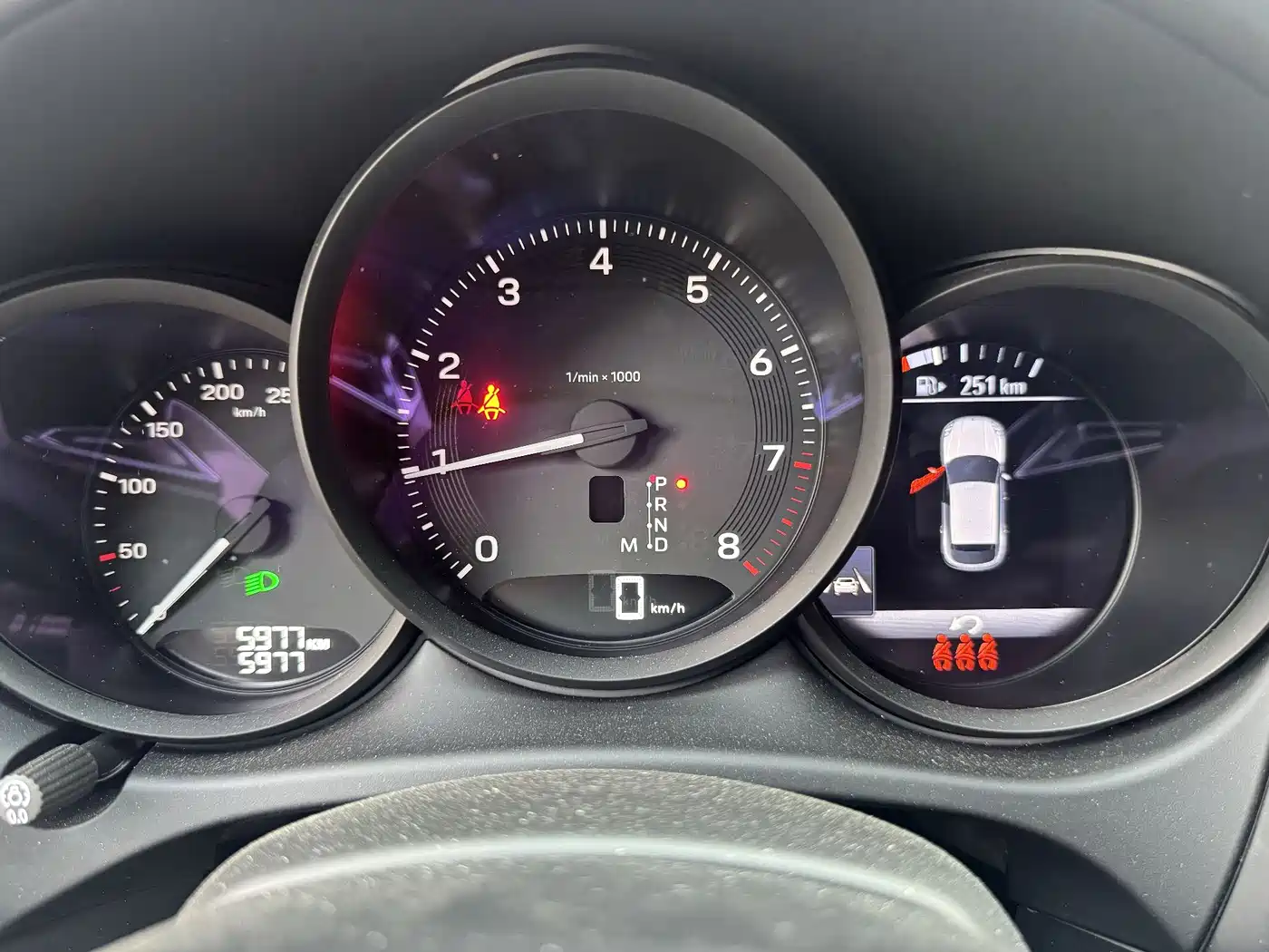 PORSCHE MACAN