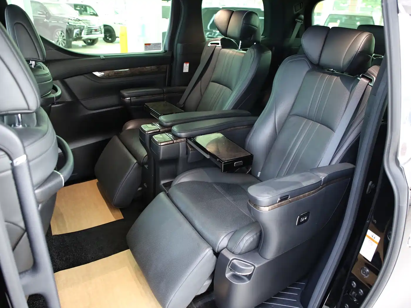 Toyota Vellfire 2021 Crown Hybrid 2.5L HV Supreme Edition фото 4
