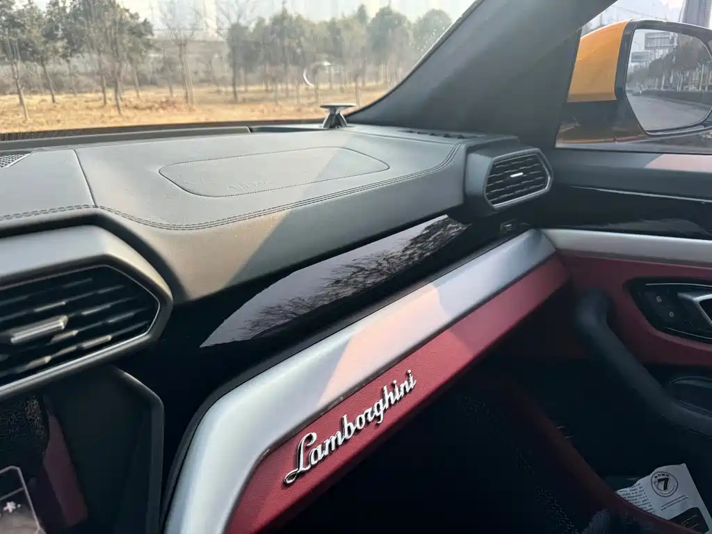 Фото 6 - Lamborghini Urus