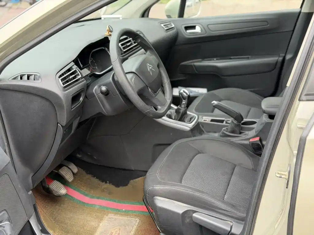 Фото 13 - Citroën C4 C-Quatre