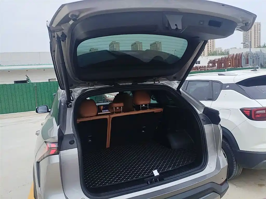 Geely Galaxy Galaxy L7 2025 EM-i 115km Explorer+ Edition фото 19