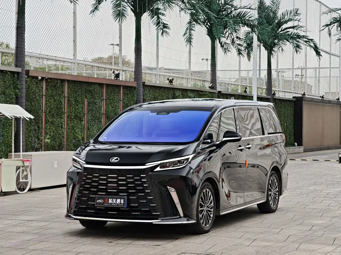 Lexus LM 2023 500h 6-Seater Prestige Edition