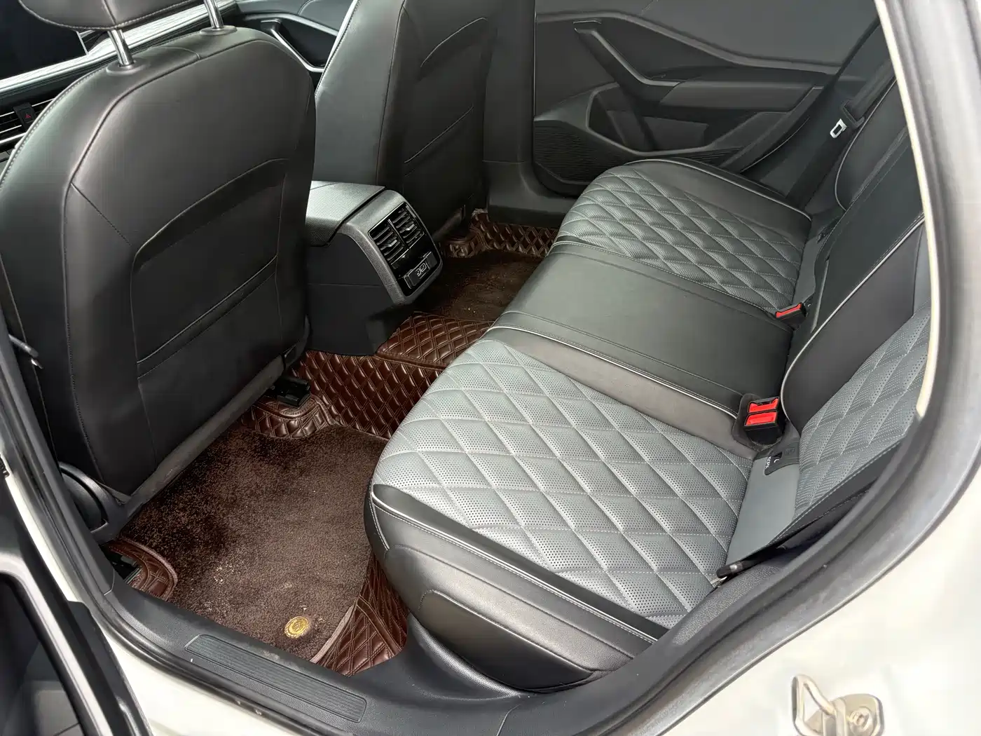 Volkswagen Sagitar 2023 300TSI DSG Surpassing Edition фото 6