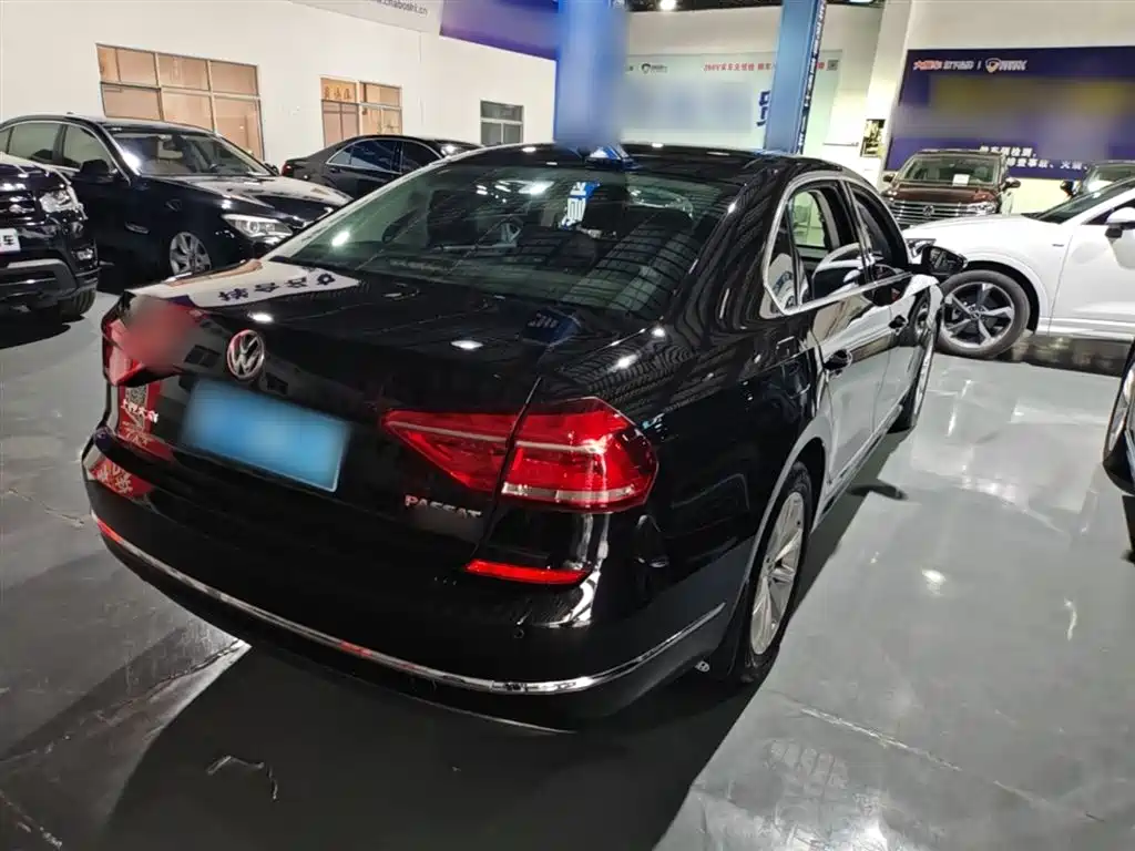 Volkswagen Passat 2017 280TSI DSG Prestige фото 7