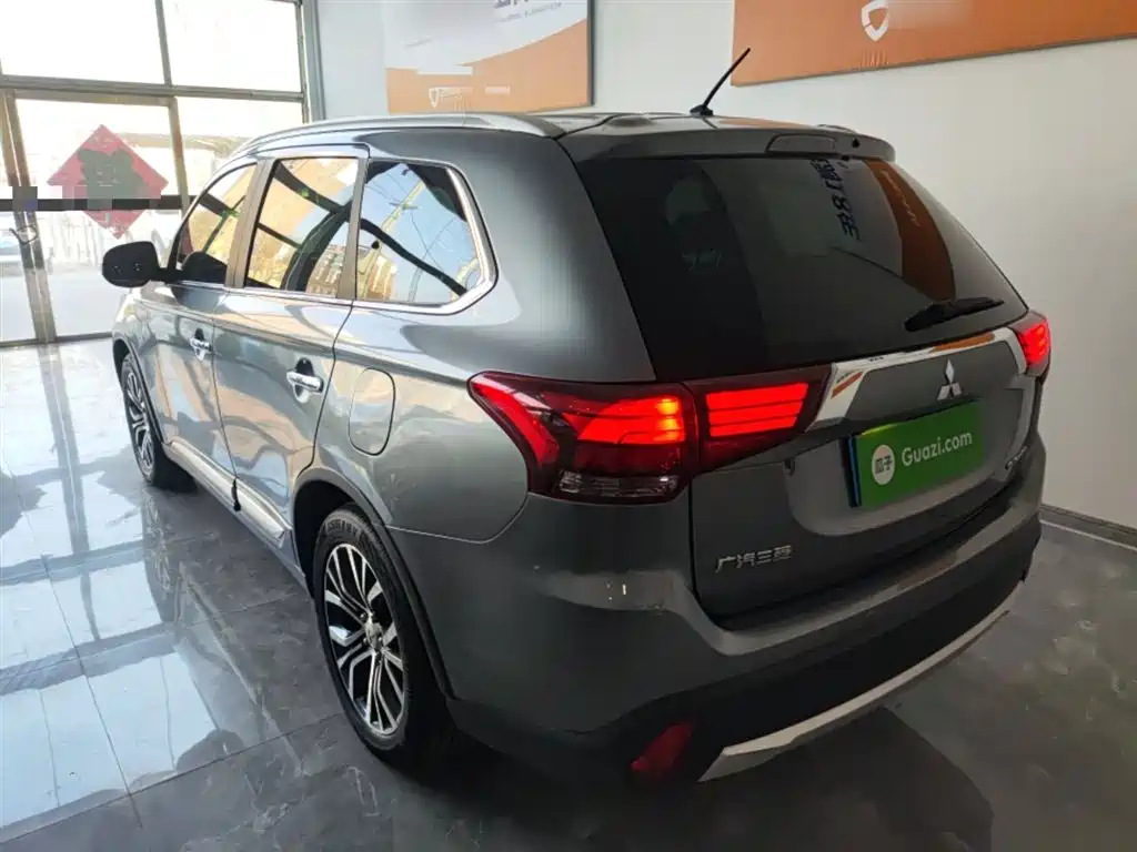 MITSUBISHI OUTLANDER