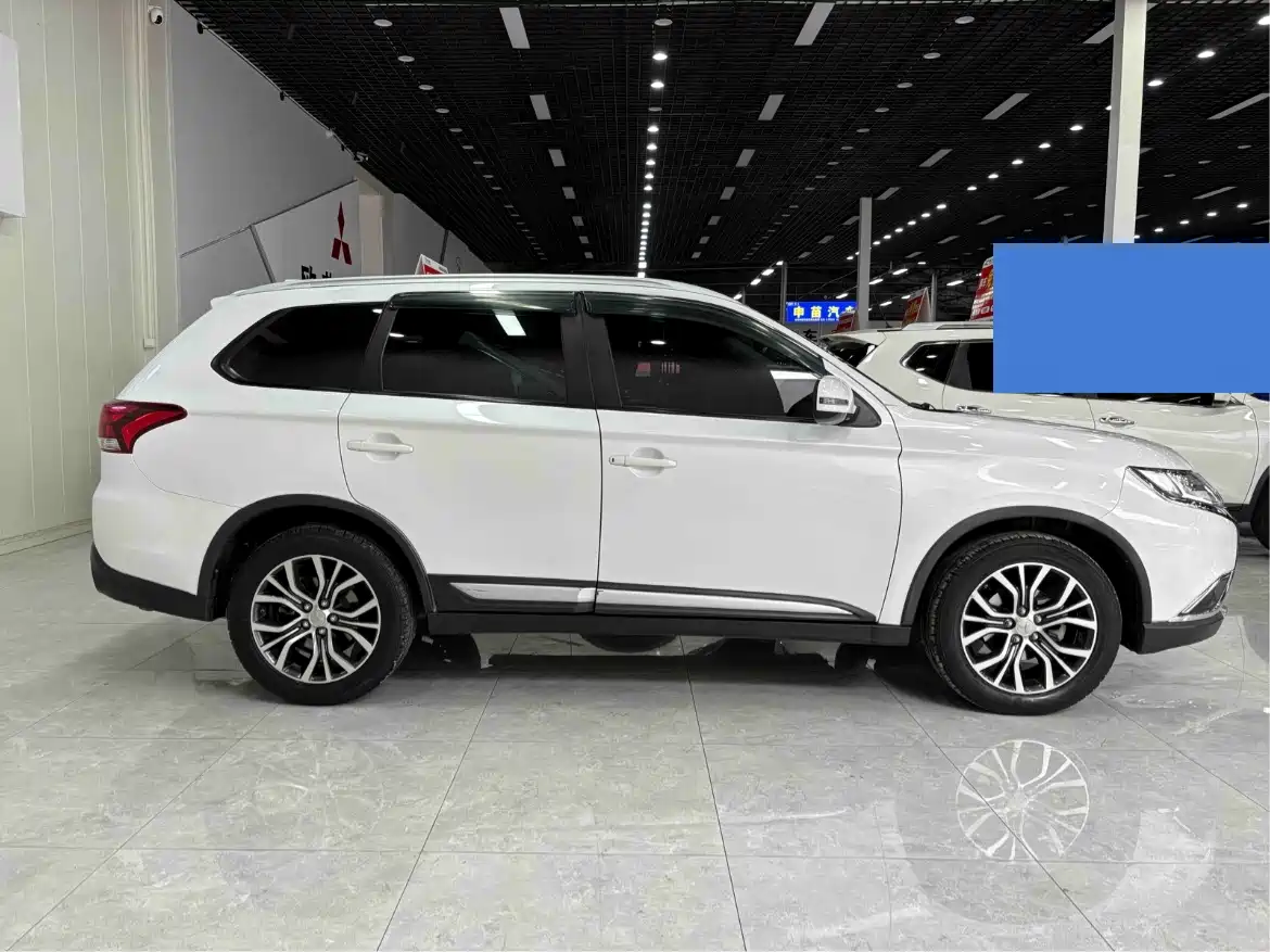 Mitsubishi Outlander 2018 2.0L 2WD Glory Edition 5-seater фото 8
