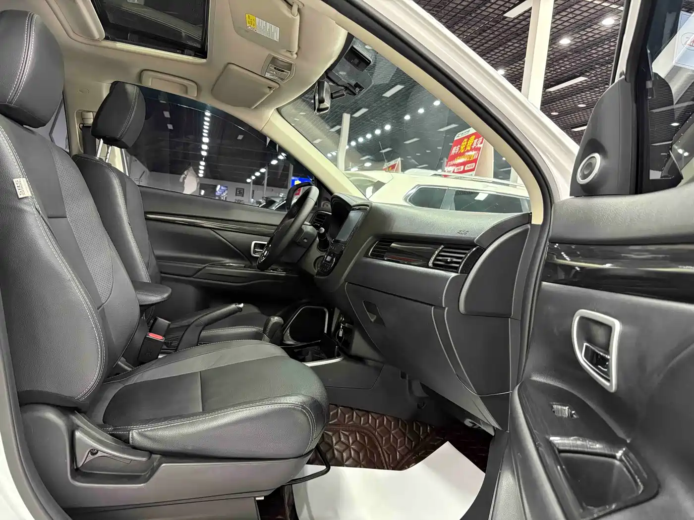 Mitsubishi Outlander 2018 2.0L 2WD Glory Edition 5-seater фото 18