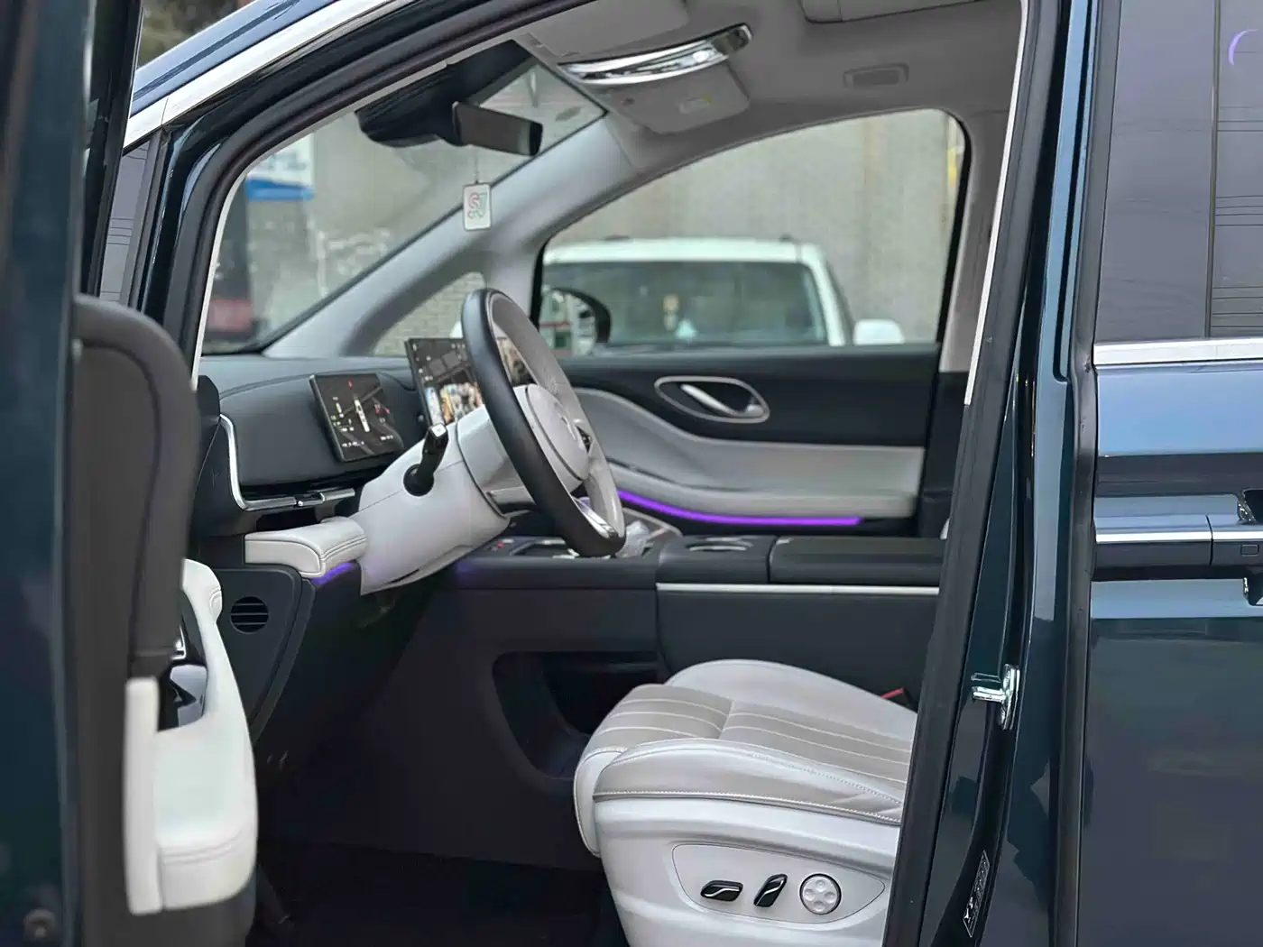 Voyah Auto Voyah Dreamer 2025 PHEV AWD Flagship Kunpeng Edition фото 15