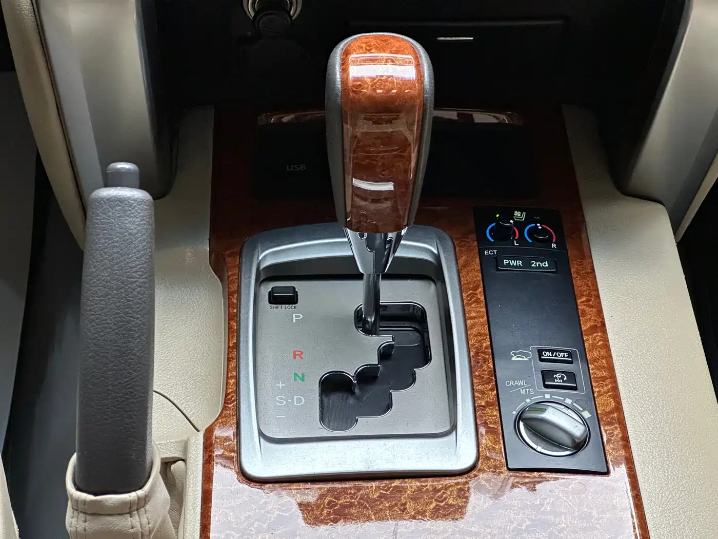 Toyota Land Cruiser 2012 4.6L Automatic VX-R фото 12