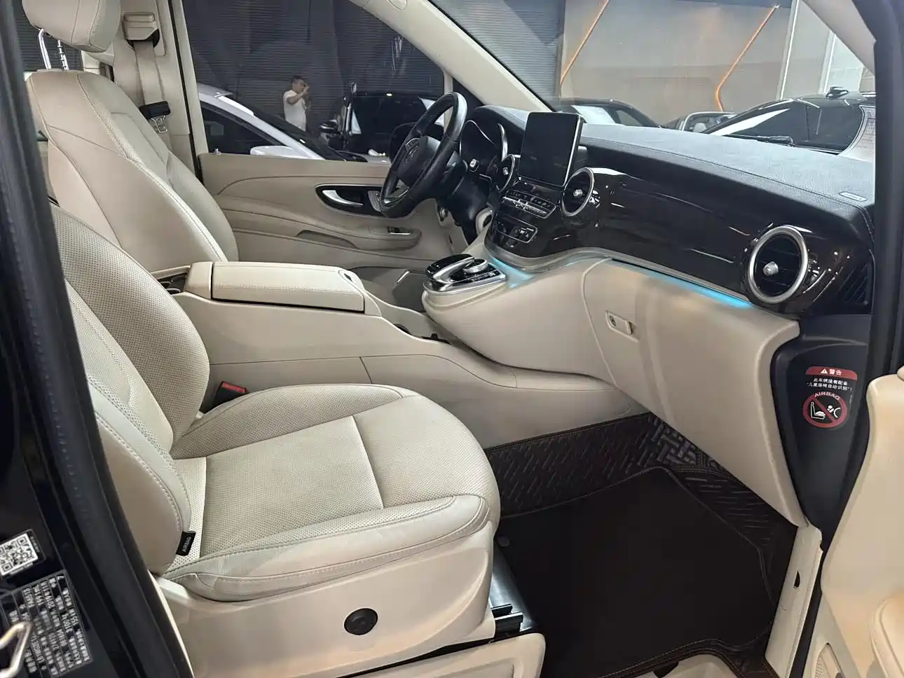 Mercedes-Benz V-Class 2020 V 260 Luxury Edition фото 7