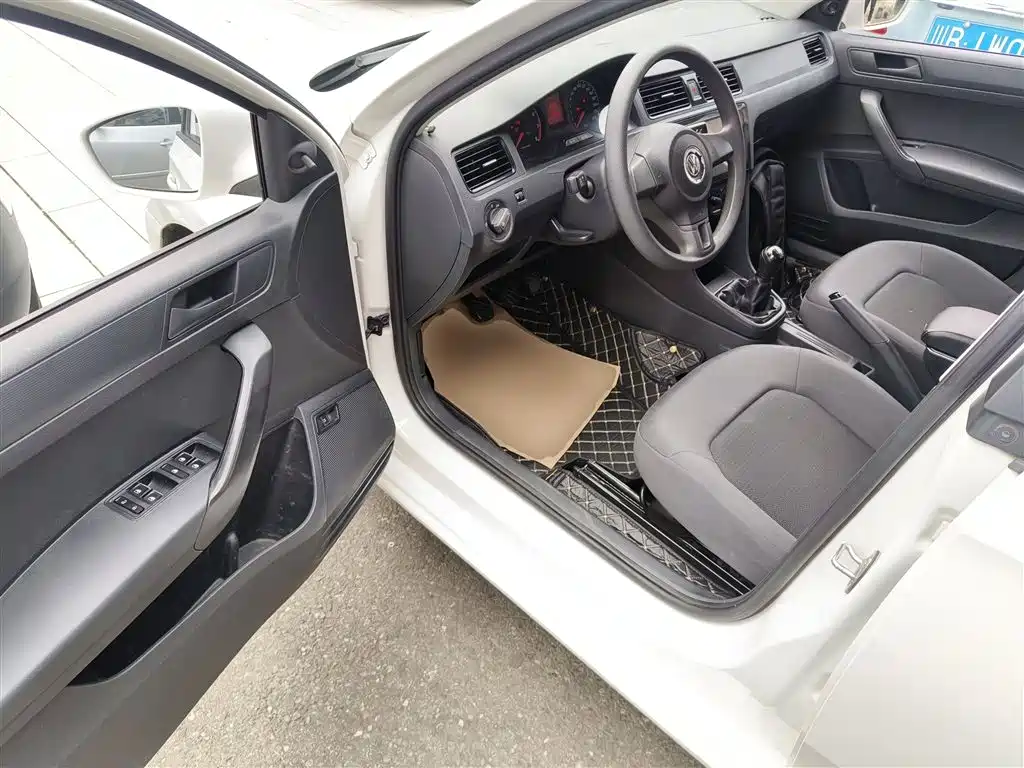 Volkswagen Santana 2015 1.4L Manual Trend Edition фото 16