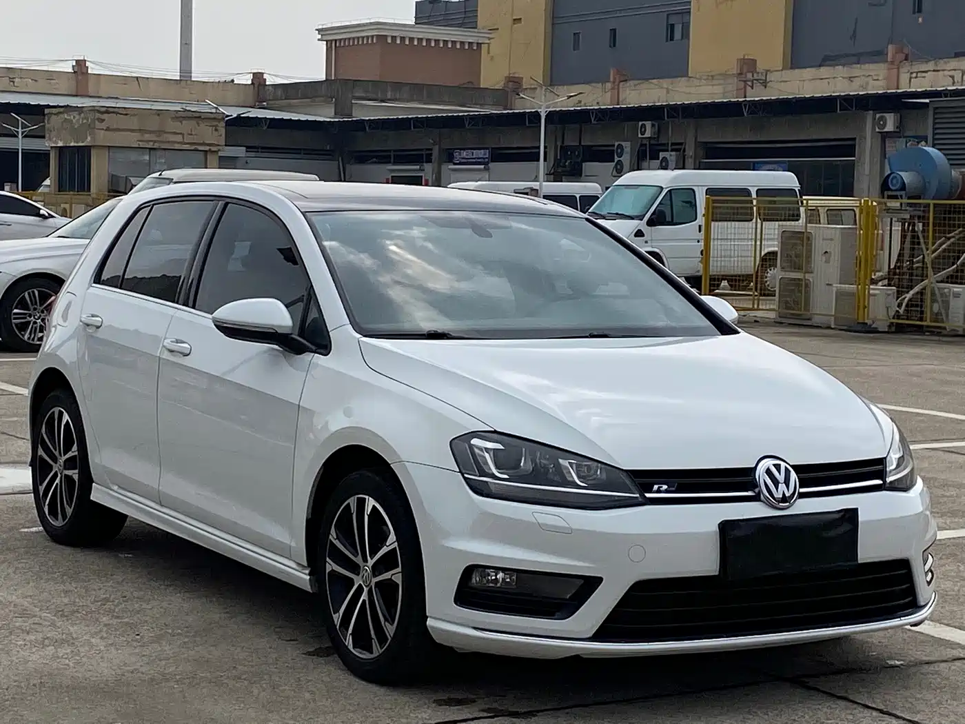 Volkswagen Golf 2016 1.4TSI Automatic R-Line фото 3